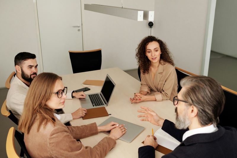 Should Employers Relax Their Work Dress Code in Summer?